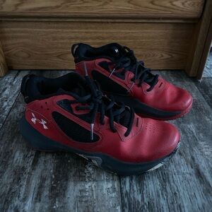 Under Armour Shoes Size 5 Youth Red and Black